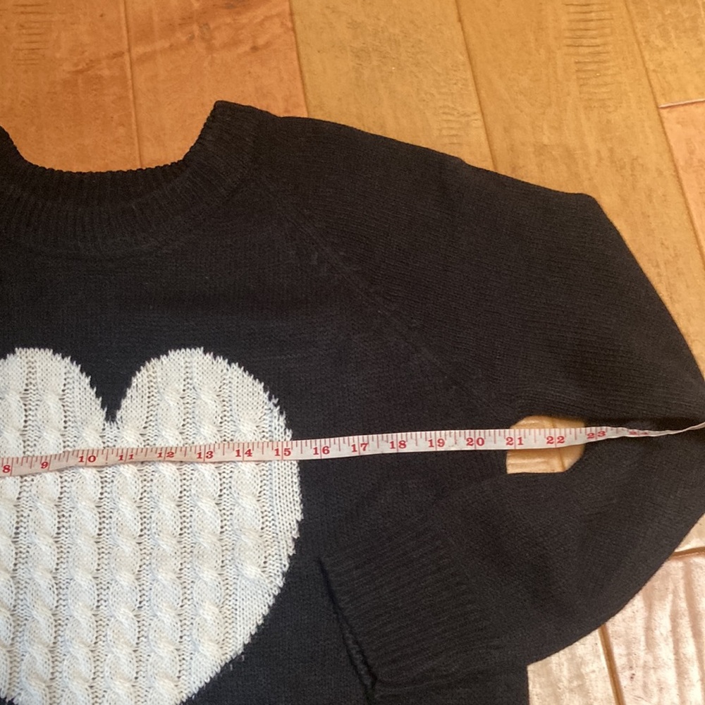 Heart sweater - Picture 10 of 12